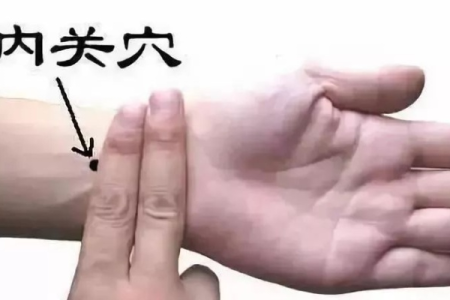 人体自带长寿穴，没事按一按，补肾益气，改善头晕、耳鸣、腰膝疼！