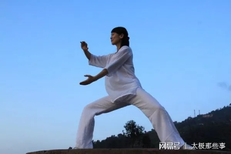 晨起练练“扶阳蹲”，坚持1周，变化喜人