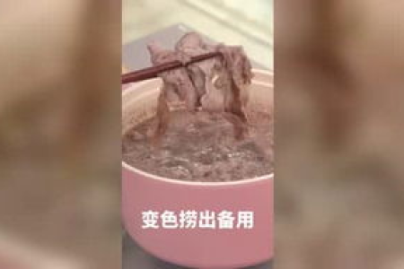 这个动作如金蝉脱壳，每天1分钟，强筋骨、护血管、抗衰老！