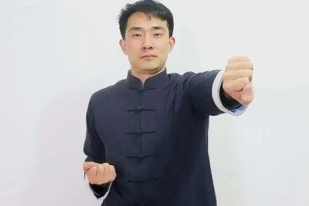 这个动作坚持做，通气血，调脾胃，提升精神气！