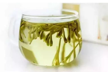 秋季常见的这种花，用它泡水喝，健脾补肾、散寒化痰，还能去口臭！
