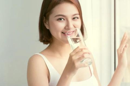 抓住饭后黄金30分钟，做对3件事，养胃护心，提神醒脑，长寿自然来！