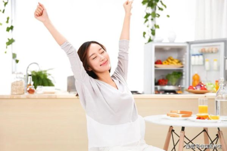 晨起护肝、饭后养胃、睡前益肾，常做3个动作，让身体回归最佳状态！