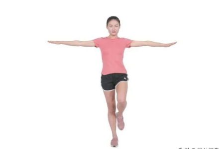 下盘不稳就练这3个动作，每天5分钟，提升平衡力！