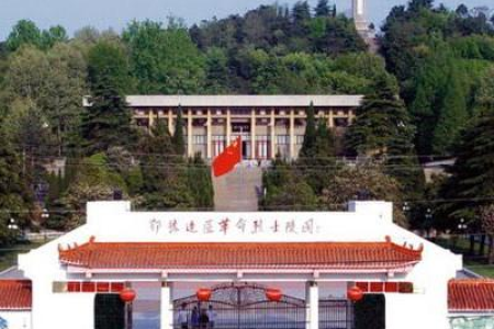 国庆假期旅游朋友圈文案短句：山水相依，旅途风景，留下美好回忆