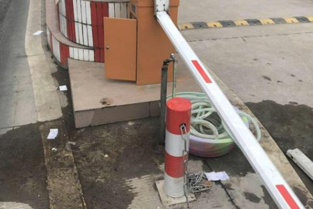 车子离开后，道闸杆不能自动落下来的原因