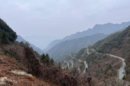 国庆节自驾游说说：国庆假期自驾游，一路风景一路歌！