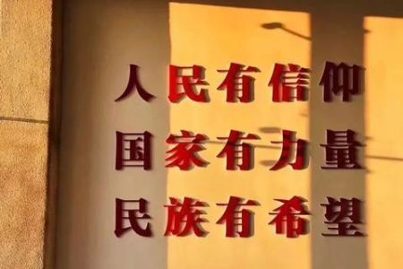简短国庆节旅游发圈文案：国庆出游，留下美好回忆！