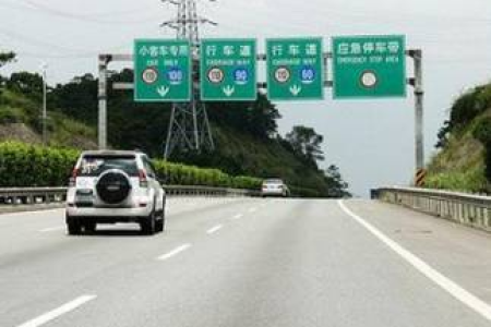 2025清明节高速免费吗？七座车限行政策详解