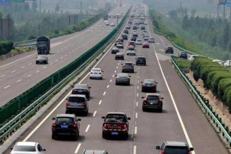 清明节假期高速公路免费吗？7座以下小车免费通行时间公布