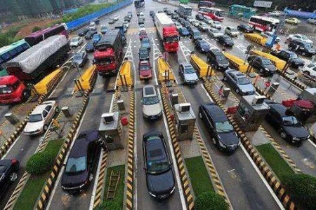 高速一半路程开始免费，通行费如何计算及解决卡住问题？