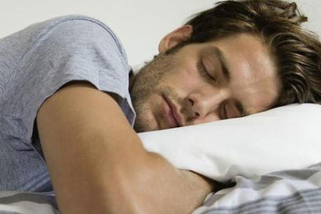 “8小时睡眠论”是错的？50岁以后，最长寿睡眠时间是多少？