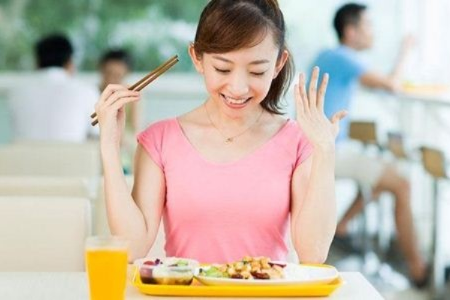 吃饭有这3个习惯，身体再好也得癌，看看有没有你，如果有，赶紧改