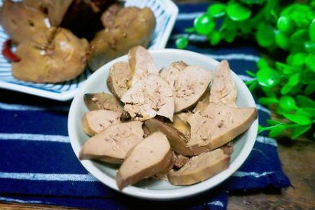 眼睛干涩模糊竟然和肝有关？一招帮你清肝明目
