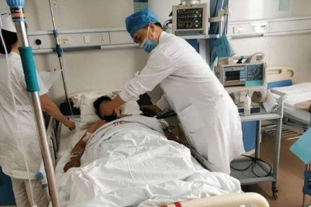 52岁男子突发脑梗瘫痪！医生痛心：这4种菜害了多少人！