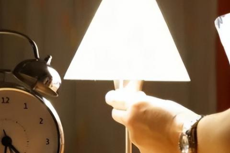 “有夜尿”VS“无夜尿”，哪个更健康？泌尿科医生终于说出实话