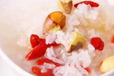 月经期间吃桂圆好不好？桂圆的功效与月经期食用禁忌
