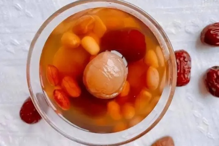 桂圆泡水喝加什么最好？几款简单又有效的食疗方推荐！