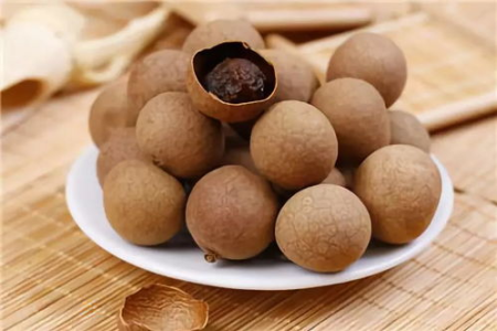 桂圆怀孕可以吃吗？吃桂圆的益处和潜在风险有哪些