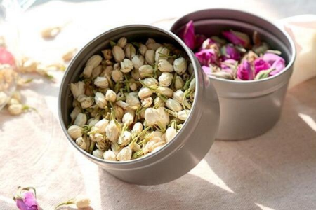 茉莉花茶的功效与作用大揭秘：禁忌和正确冲泡方法