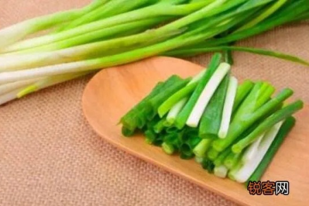 小葱的功效与作用及禁忌：详细食用方法教你轻松掌握