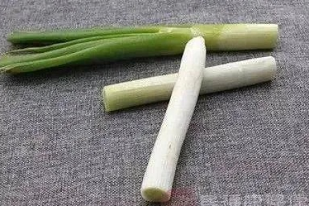 大葱好处多，但食用禁忌你都知道吗？正确吃法更重要！