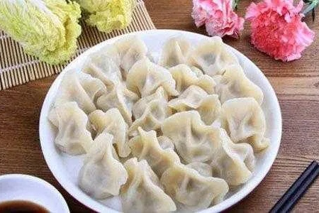 饺子营养价值及食用方法详解：功效作用与禁忌一览