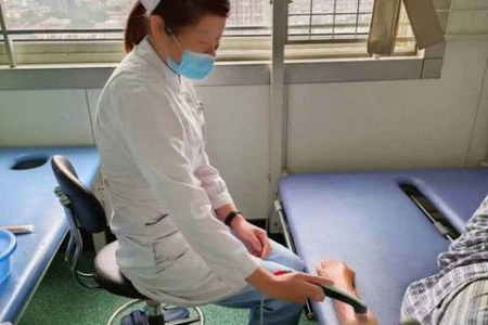 小孩被开水烫伤了，怎么处理才能恢复得快？