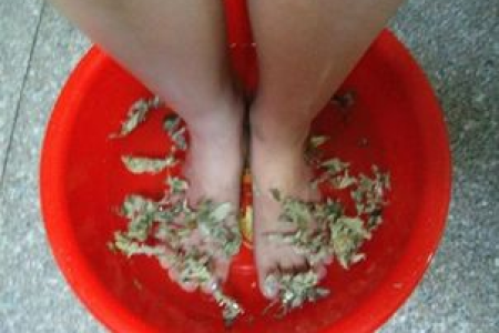 类风湿患者：艾叶泡脚究竟有没有好处？值得一试吗？