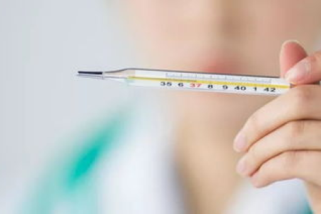 大人体温35.7度算低温吗？普外科医生教你如何处理