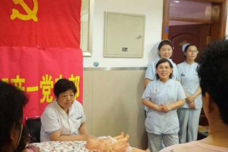 妇产科专家详解：母乳喂养多久喂一次奶最佳？