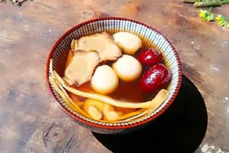 中医养生：当归黄芪煮鸡蛋的功效与作用是什么？