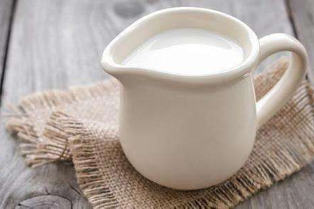 养生饮食小贴士：过期牛奶能喝吗？会有什么危害？