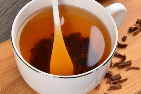 中医养生：蒲公英茶的功效、禁忌和最佳饮用方法