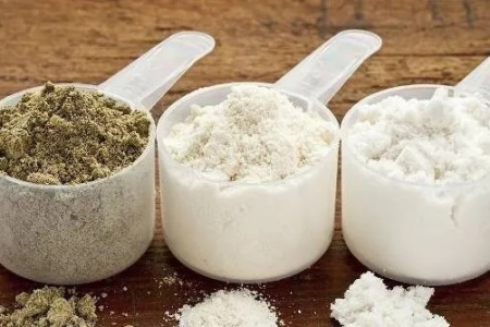 想补充蛋白却怕有副作用？养生饮食蛋白粉风险大揭秘