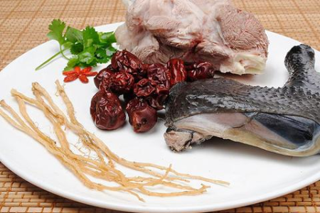中医养生：枸杞子的神奇功效、作用和食用方法