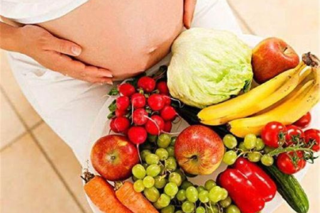 孕妇吃不洁食物的风险：巴掌大的宝宝令人心痛