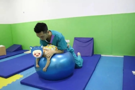 新生儿脑瘫的康复治疗：选择适合的治疗方法很重要