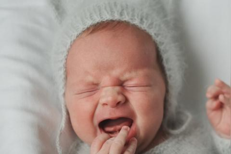 宝宝吐奶后多久能再次喂奶？新手爸妈实用指南