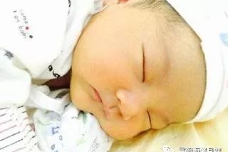 新生儿母乳性黄疸的症状有哪些？家长如何及时发现