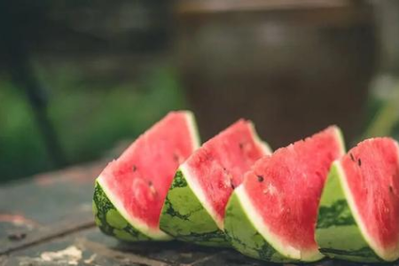 夏季怎么吃西瓜才不会胖？实用技巧助你清凉一夏