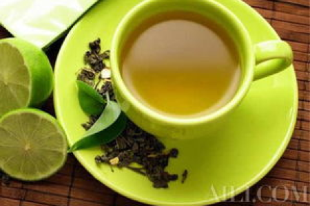 夏天喝绿茶的6大好处，让你清凉一夏，远离暑热烦恼！