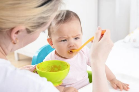 夏季宝宝饮食指南：如何吃得健康又舒服？