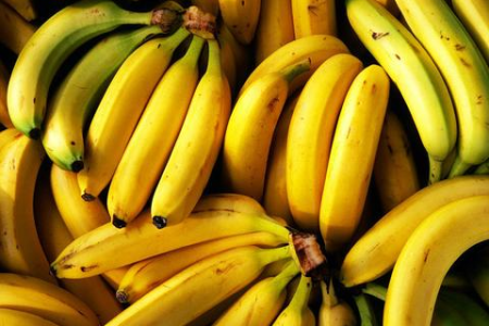 干燥秋季护肤秘籍：哪些食物能让你皮肤水润光滑？