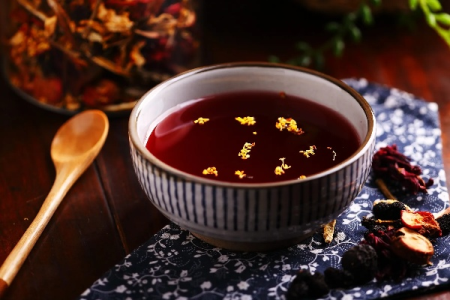 古法熬制酸梅汤：传统美味的夏季饮品
