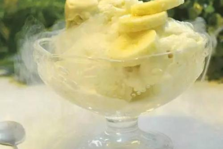 夏季冷饮推荐：香蕉冰淇淋的做法及美味秘诀
