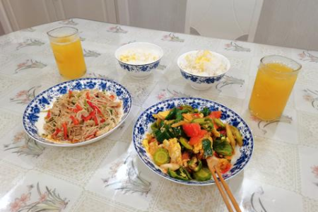 夏季美容养颜饮品：冰糖番茄萝卜汁的做法