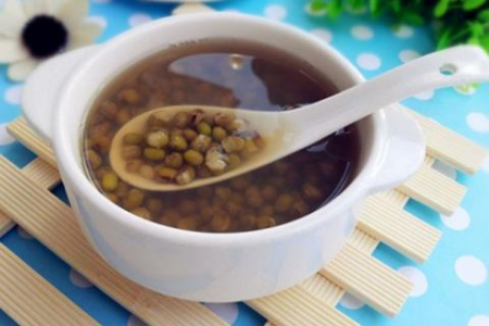 夏季饮食清凉又营养：健康食谱推荐，远离暑热烦恼