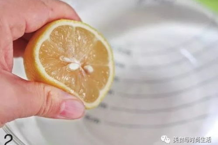 夏季消暑神器：苹果西芹柠檬汁做法及功效