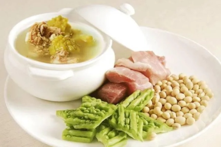 夏季滋补养心指南：天然食材，养生食谱推荐